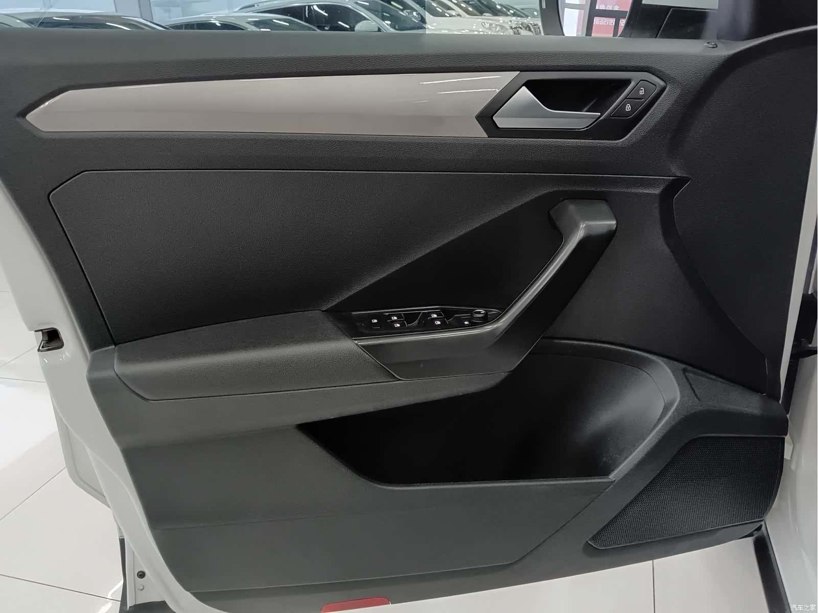 Volkswagen T-ROC, 2023 9