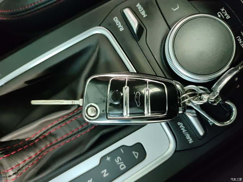 Audi Q2L, 2022 9