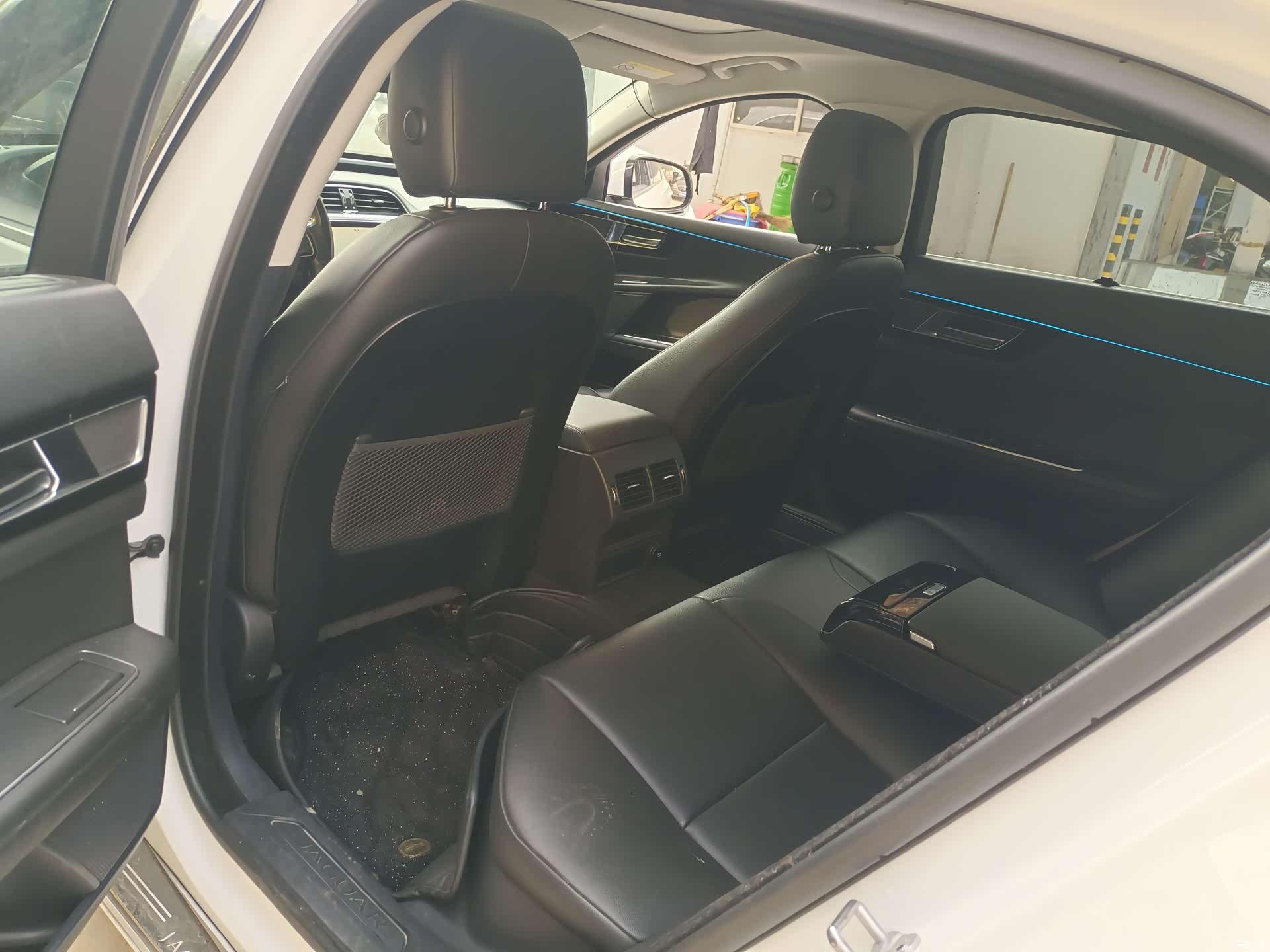 Land Rover XEL, 2019 11