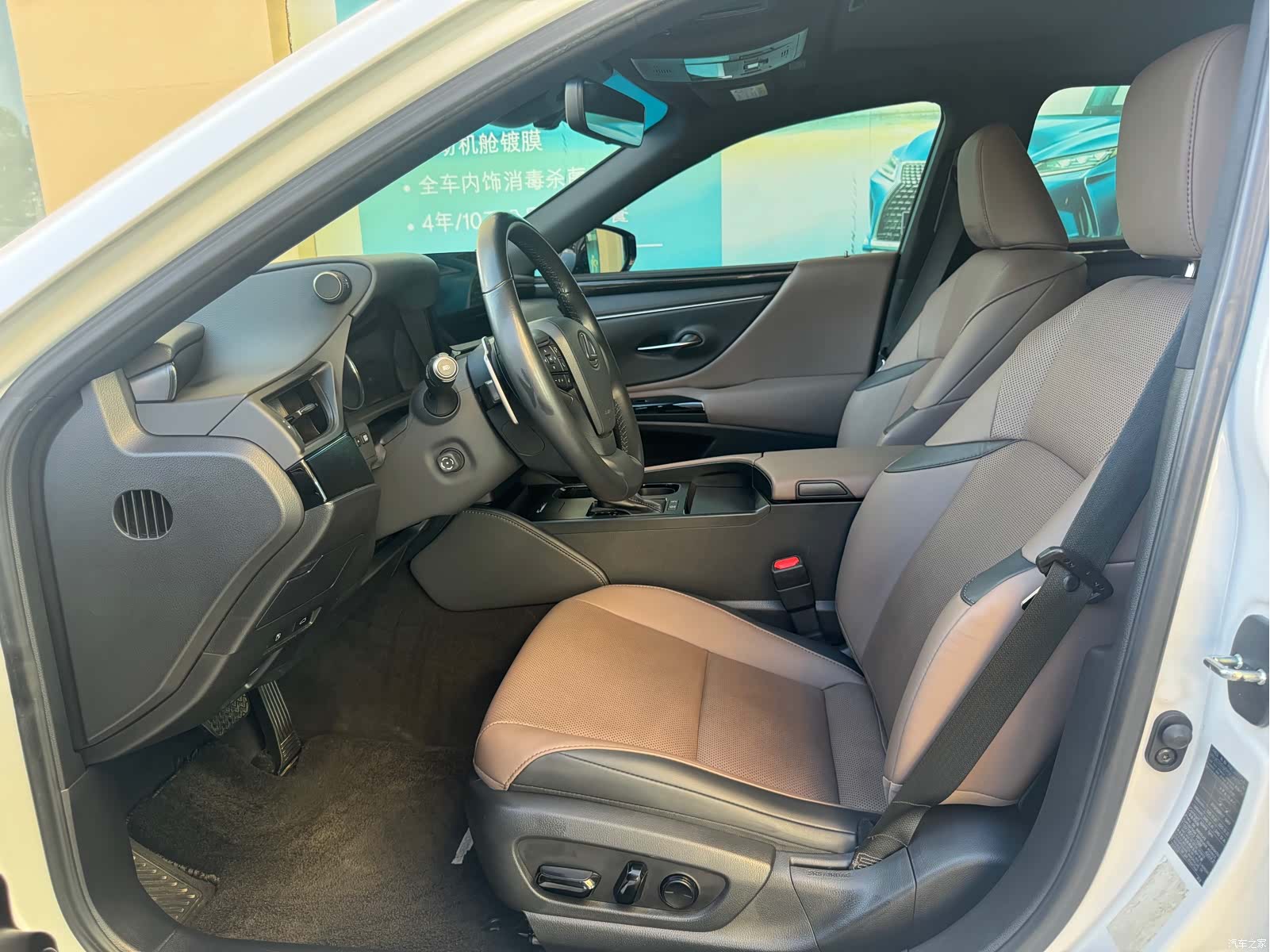 Lexus ES, 2022 все фото