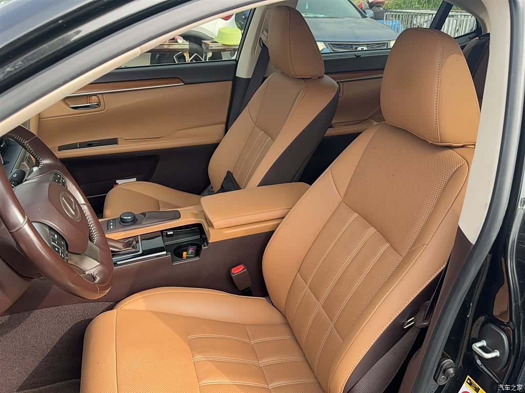 Lexus ES, 2016 10