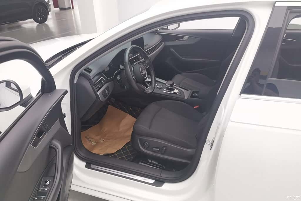 Audi A4L, 2019 9