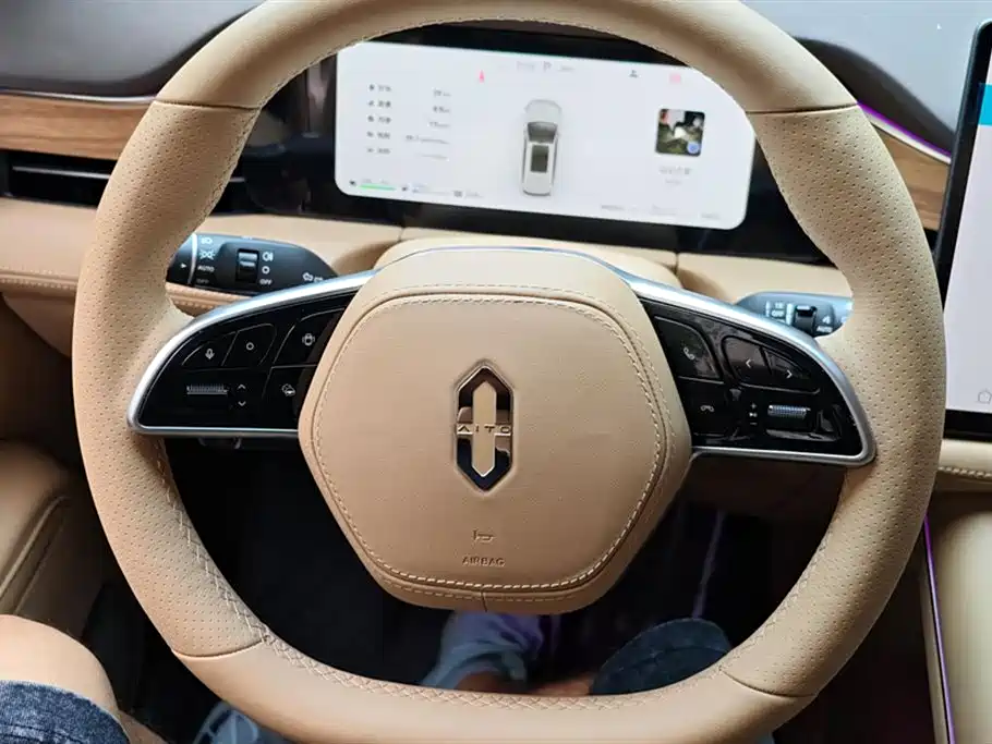 AITO Ask the world M7