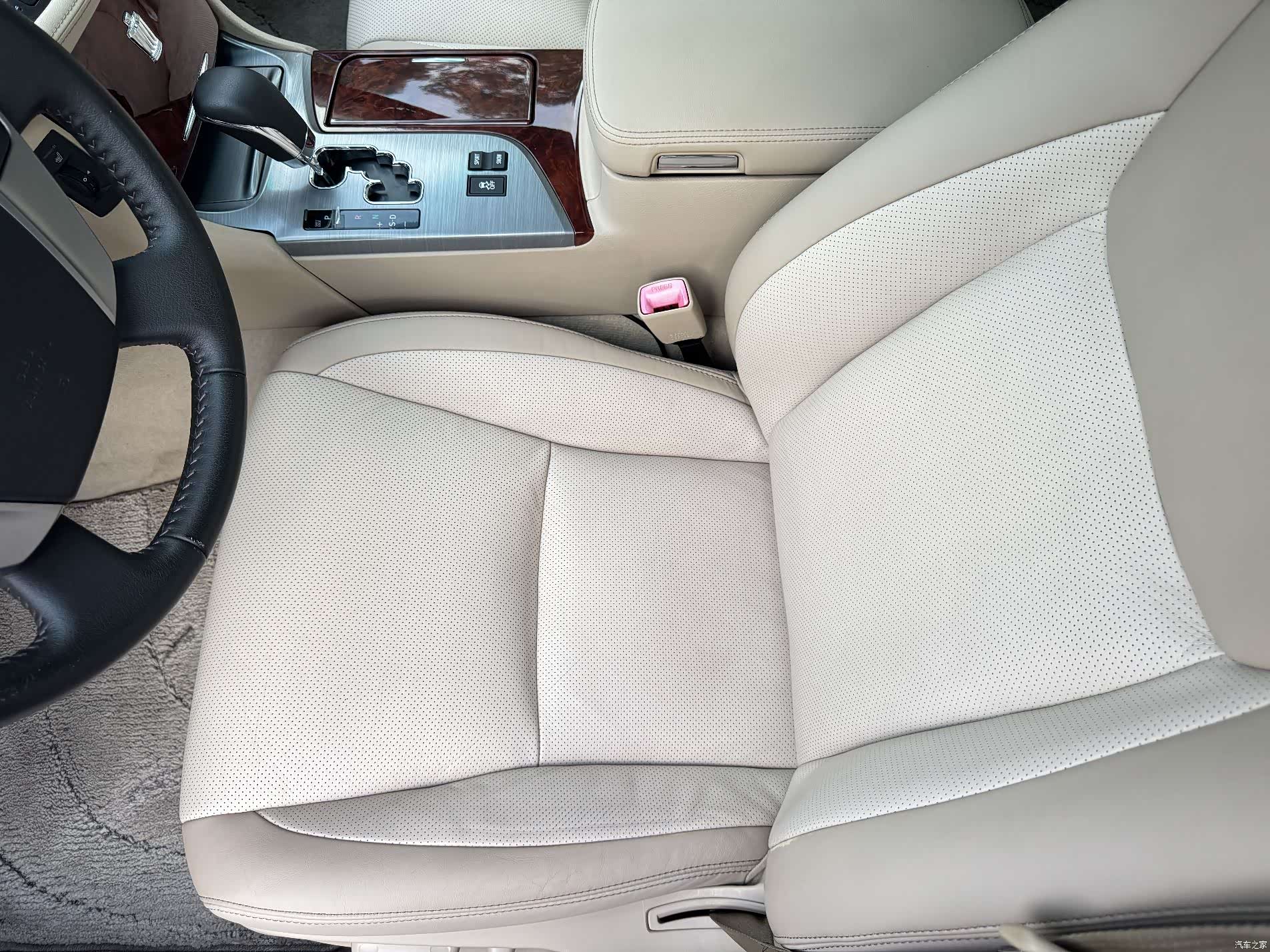 Toyota Crown, 2015 8