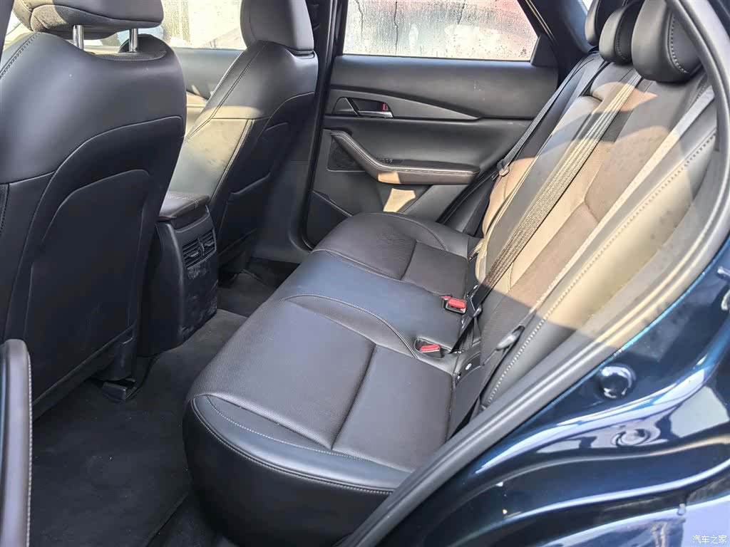 Mazda CX-30, 2025 все фото