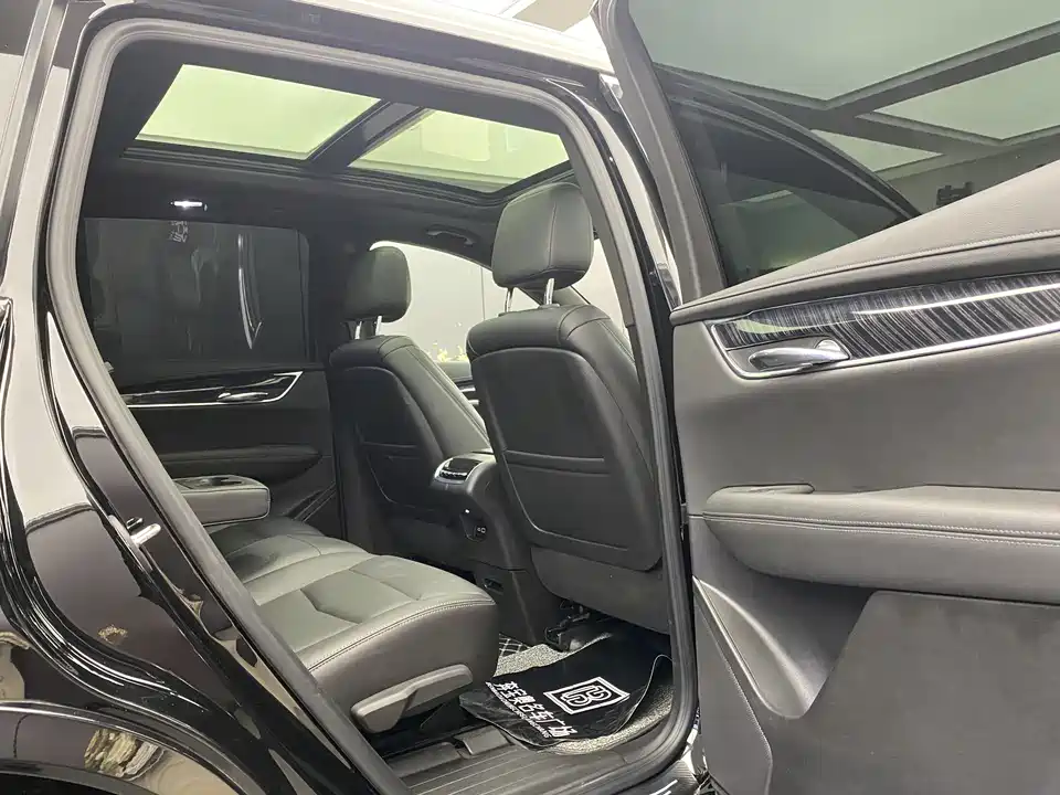 Cadillac XT6
