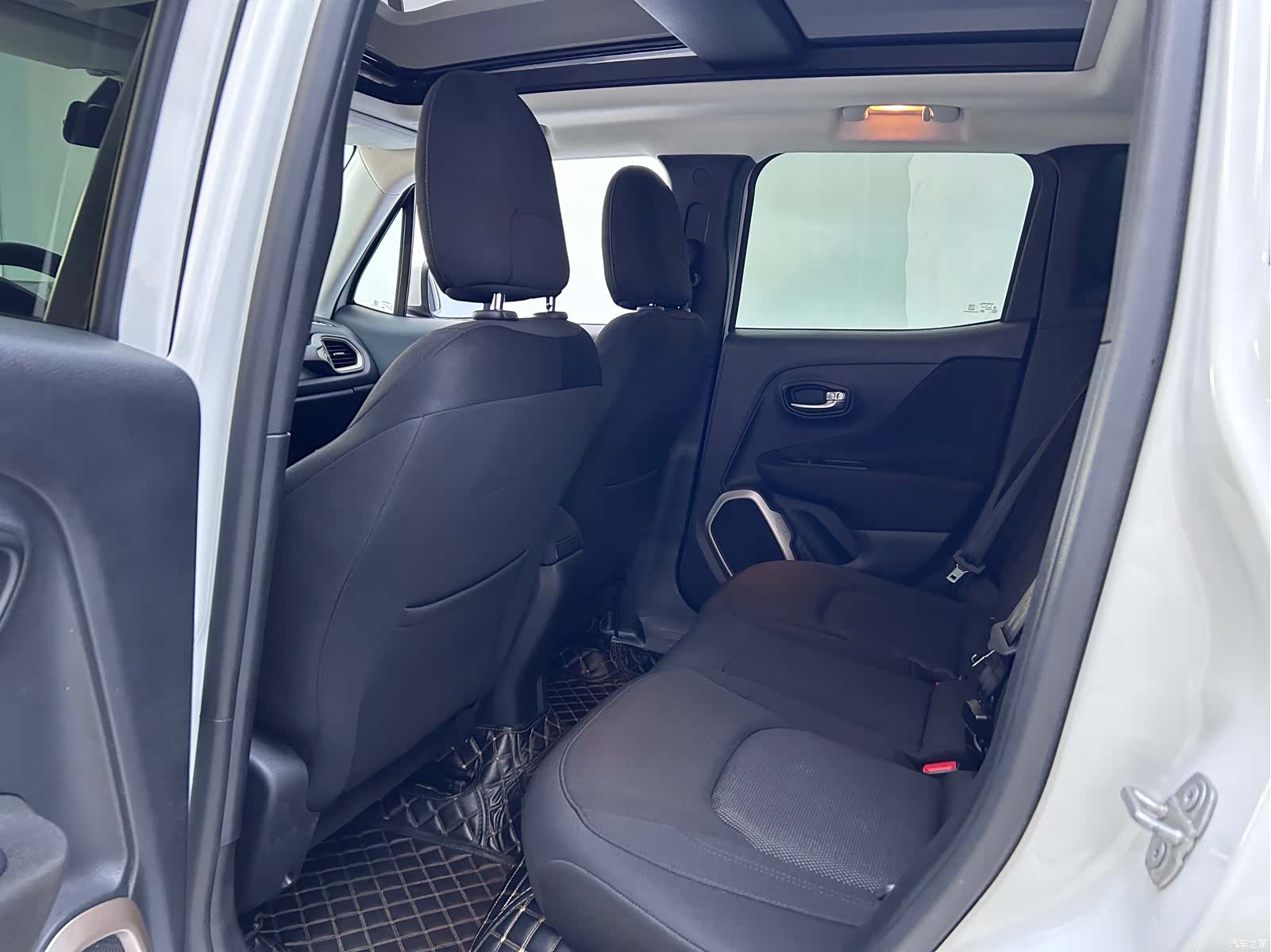 Jeep Renegade, 2018 9