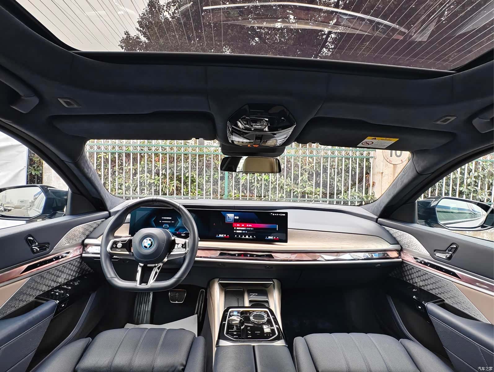 BMW i7, 2024 14