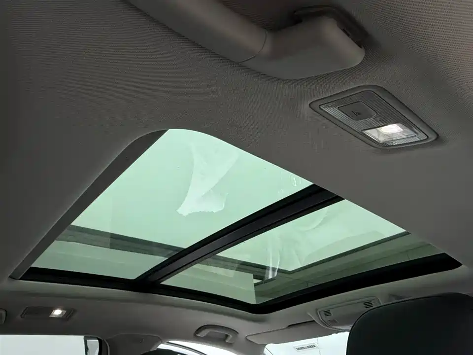 Volkswagen T-ROC exploring Songs