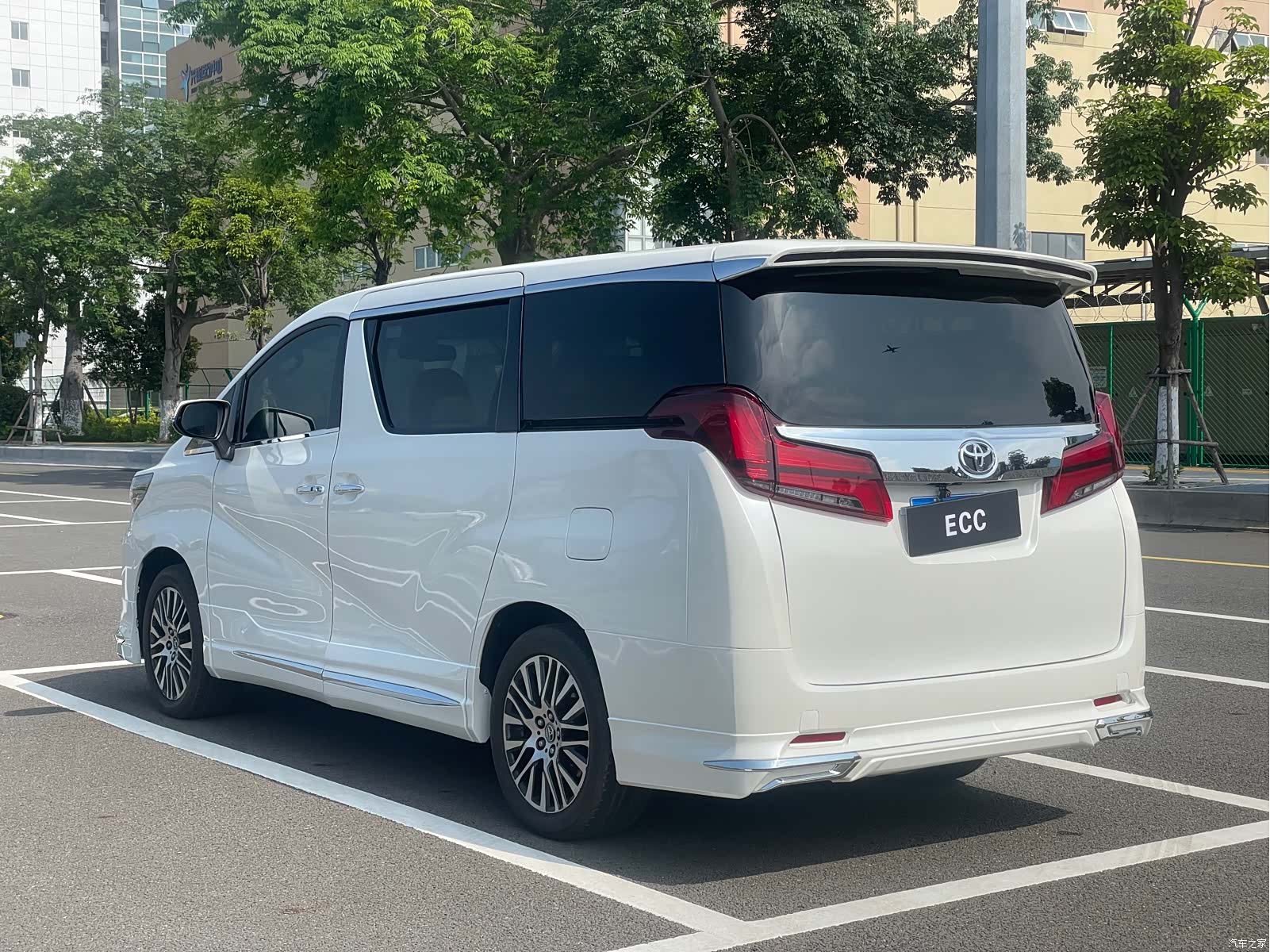 Toyota Alphard, 2012 все фото