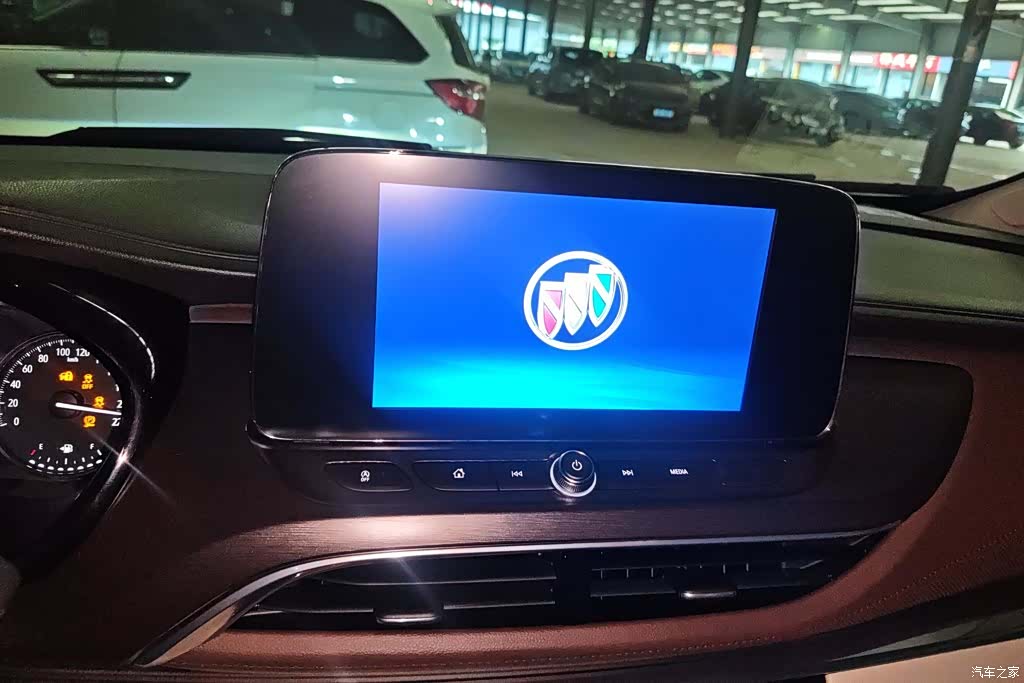 Buick GL8, 2020 13