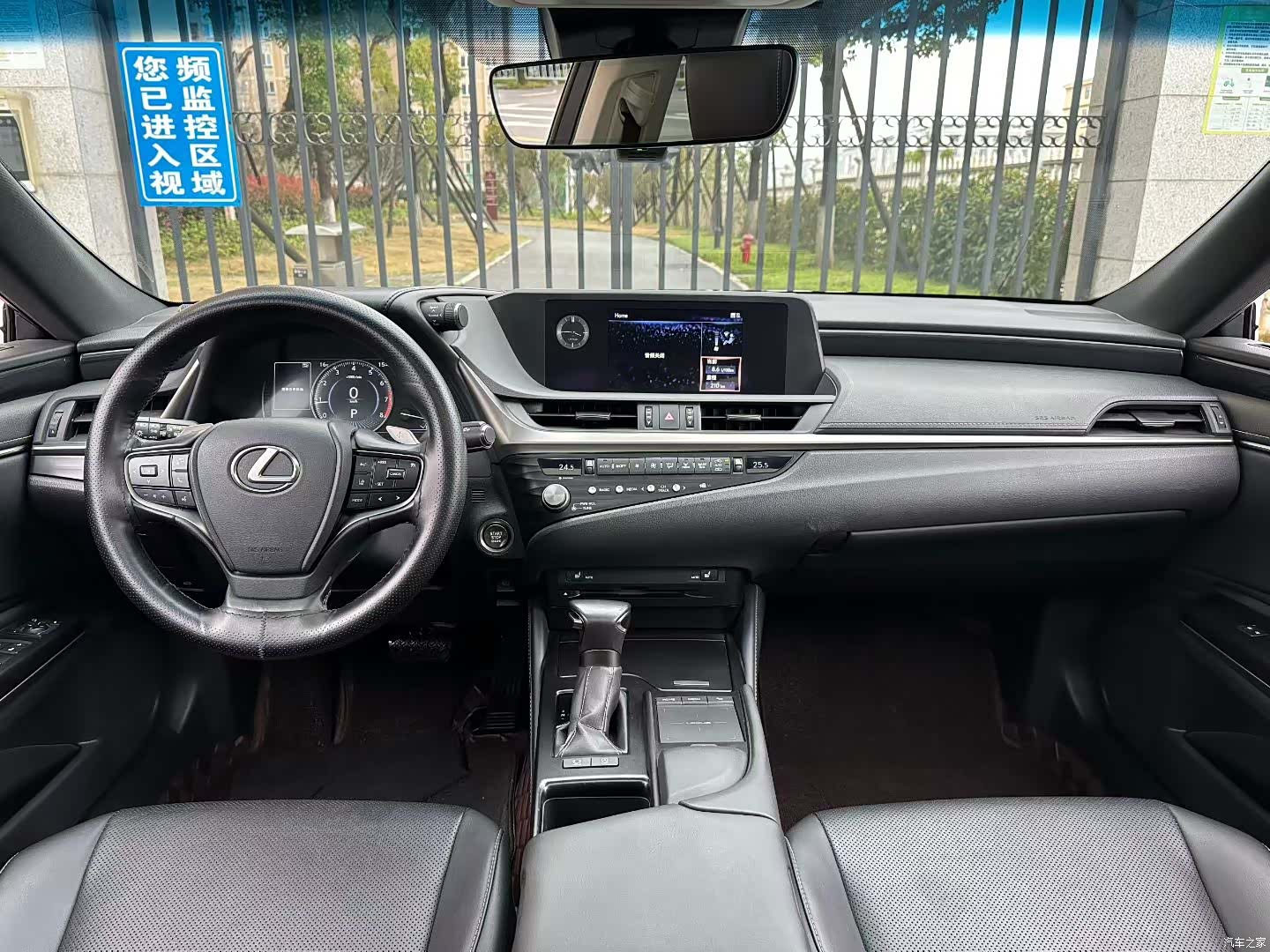 Lexus ES, 2021 все фото