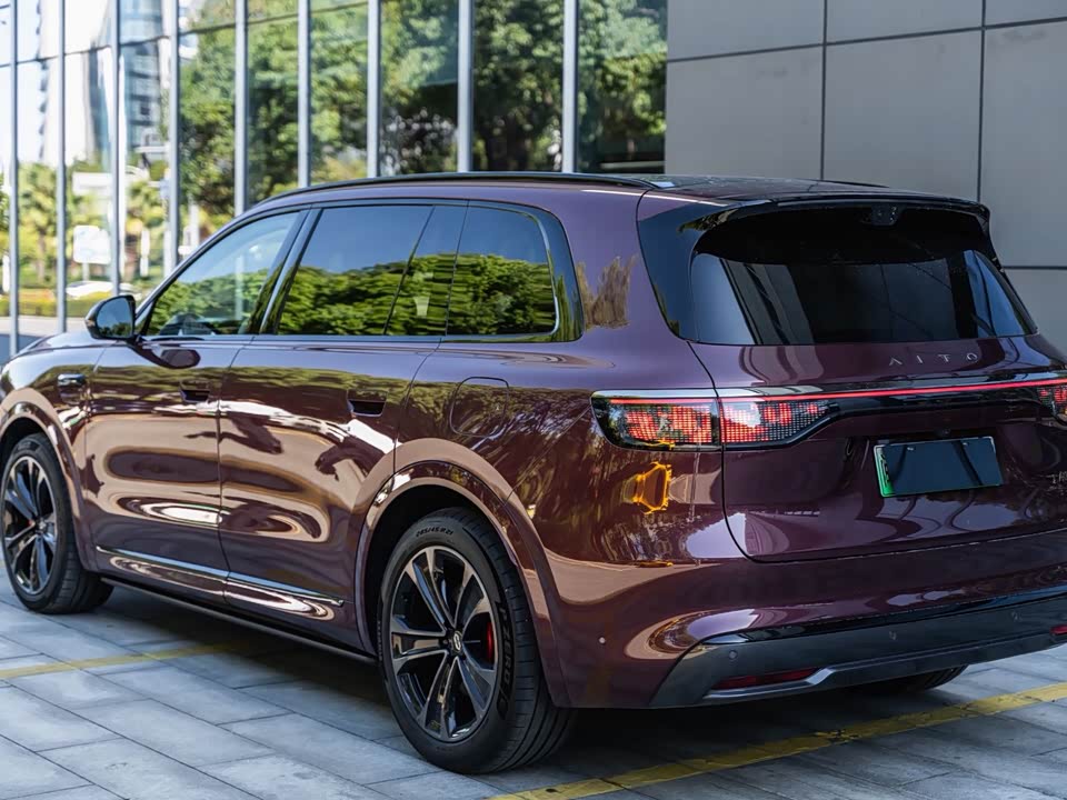 AITO Ask the world M8