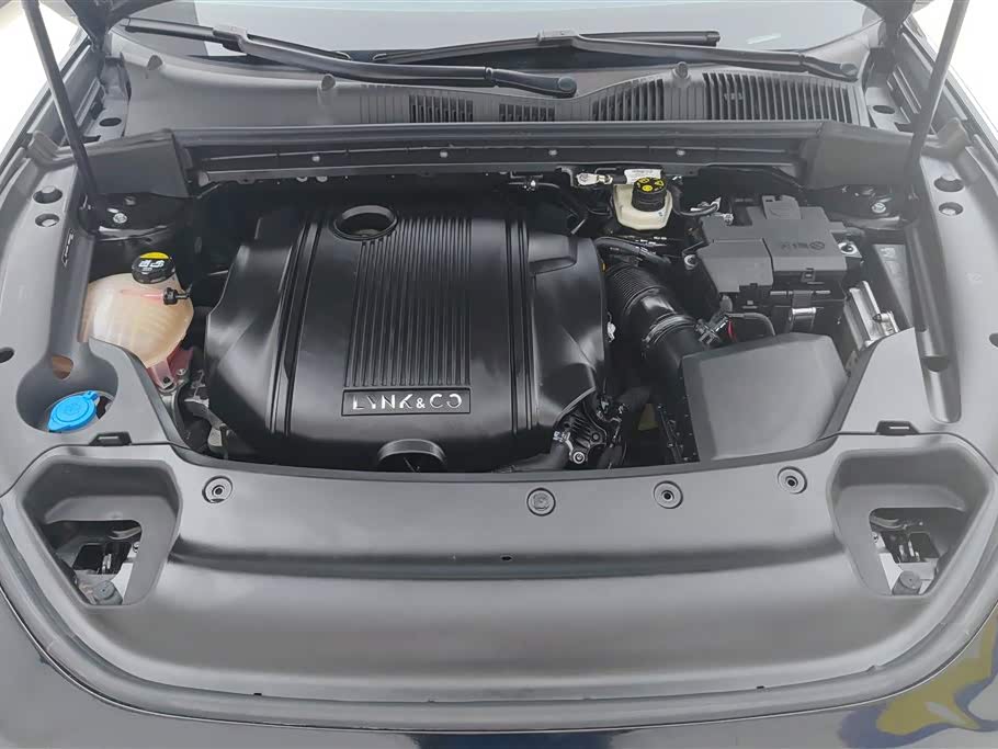 Lynk & Co 03