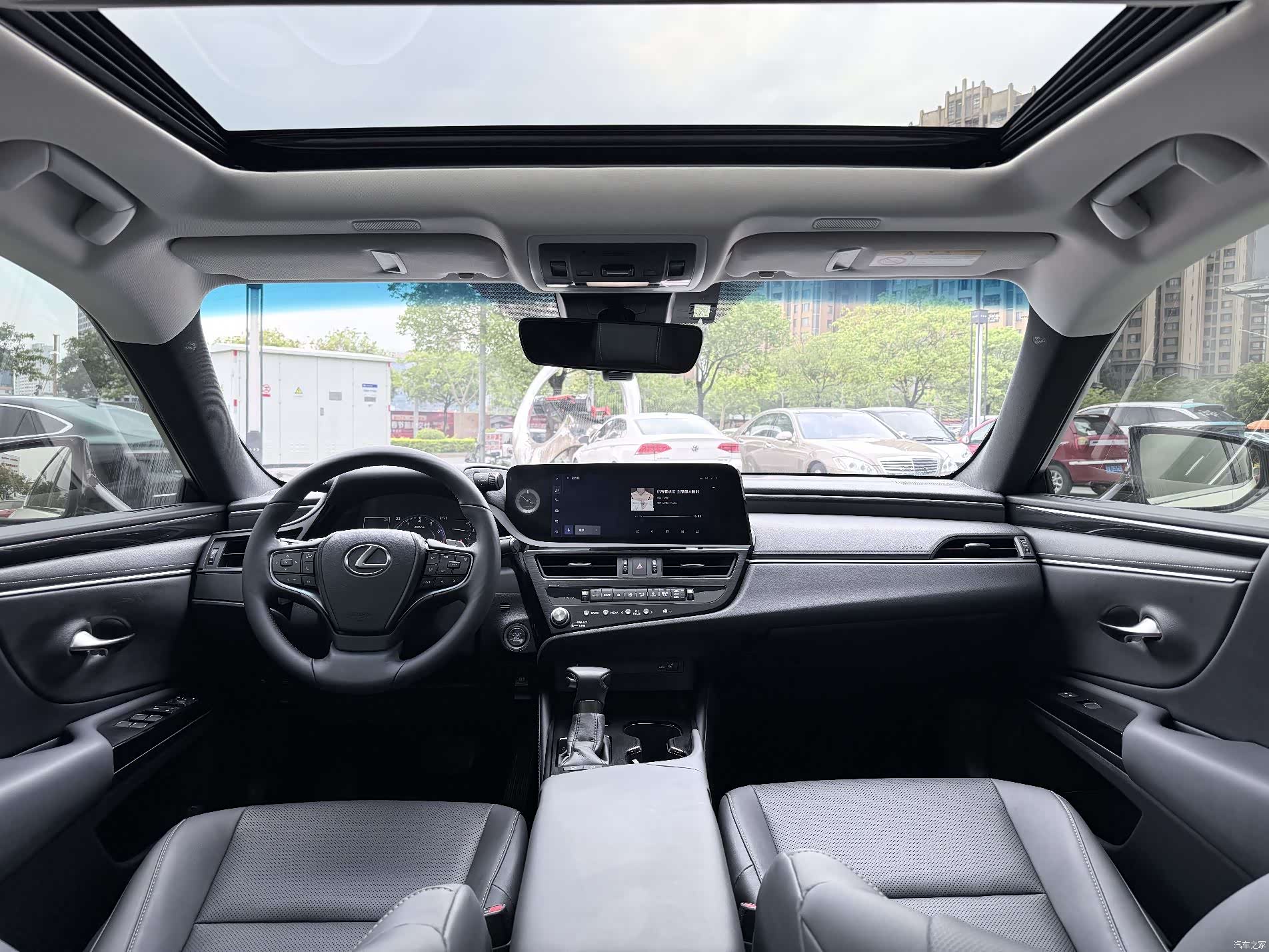 Lexus ES, 2023 9