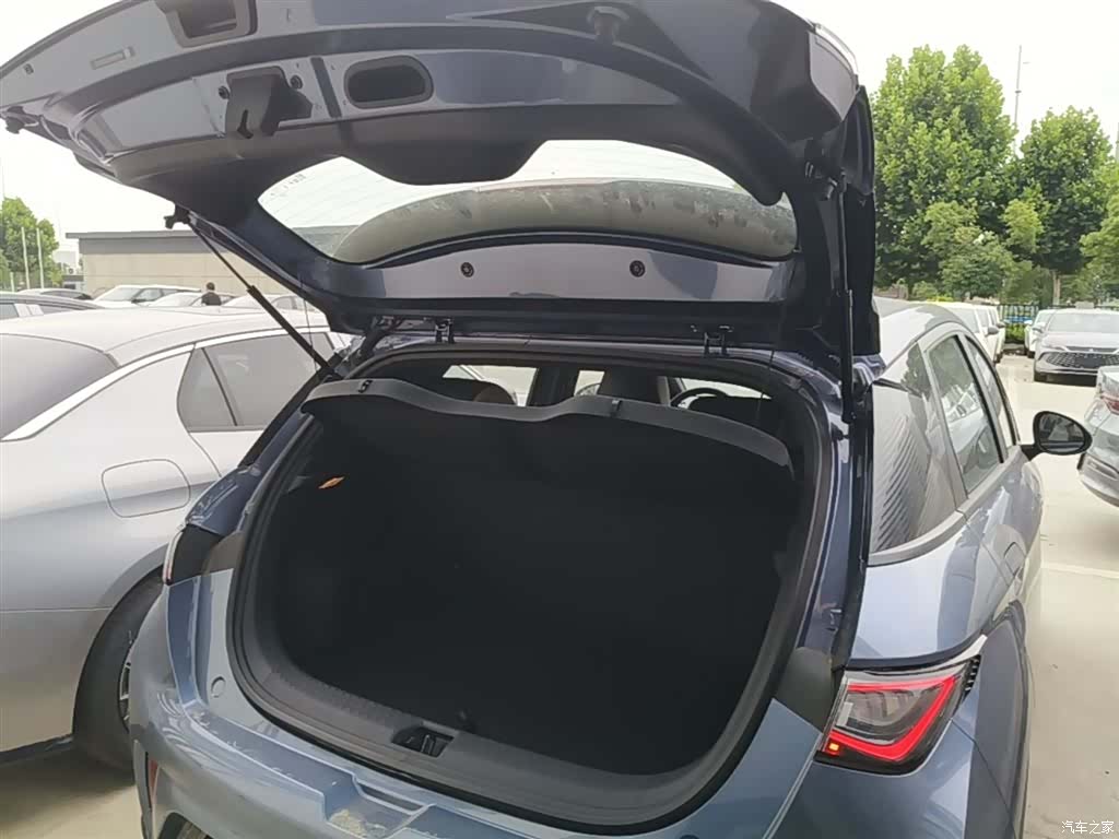BYD Dolphin, 2026 19