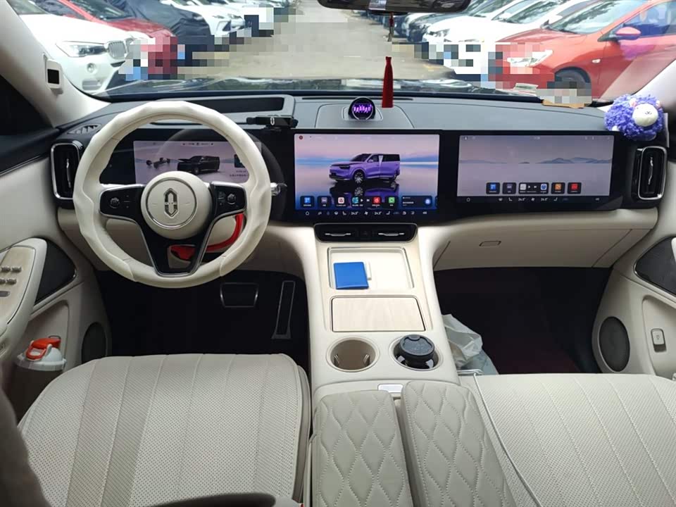 AITO Ask the world M8