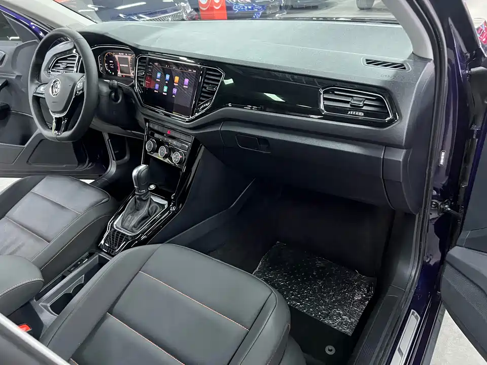 Volkswagen T-ROC exploring Songs