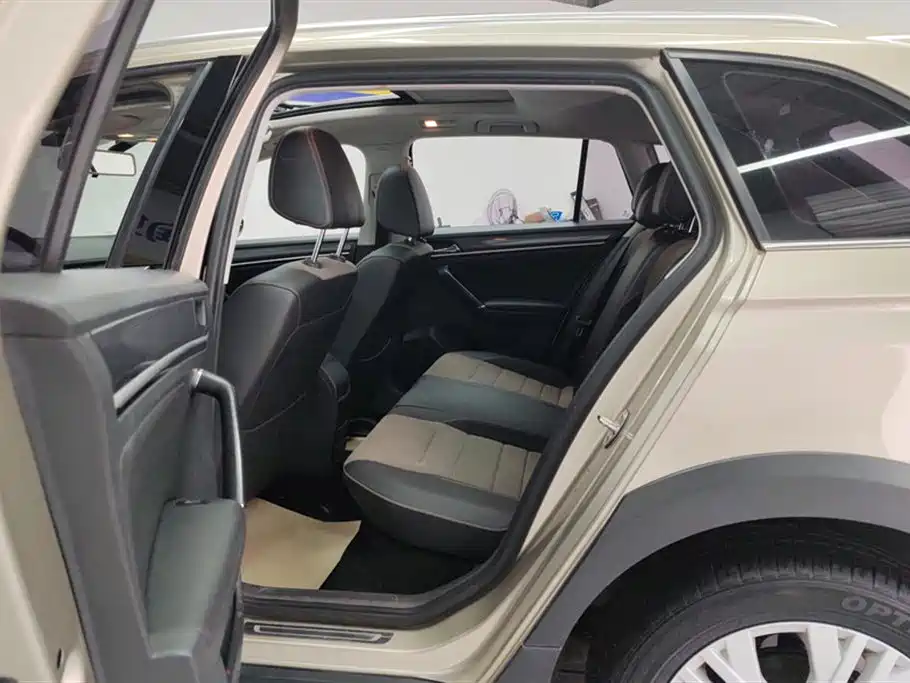 Volkswagen C-TREK Wei Collar