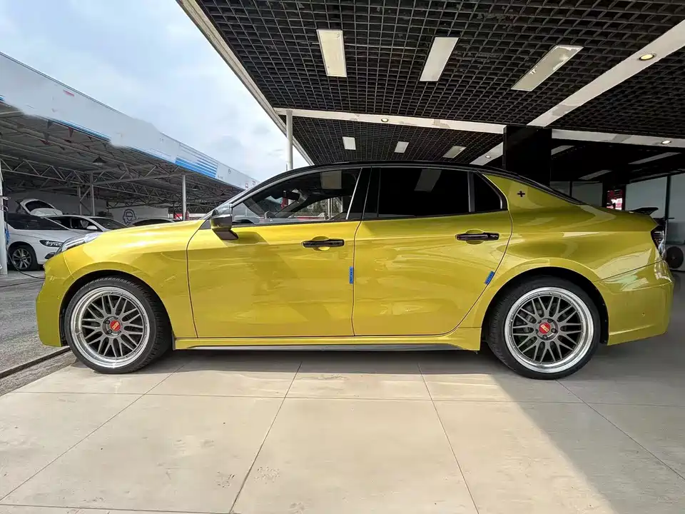 Lynk & Co 03