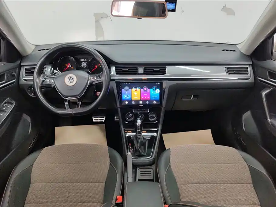 Volkswagen C-TREK Wei Collar