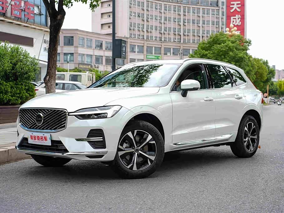 Volvo XC60 2026 B5 Luxury