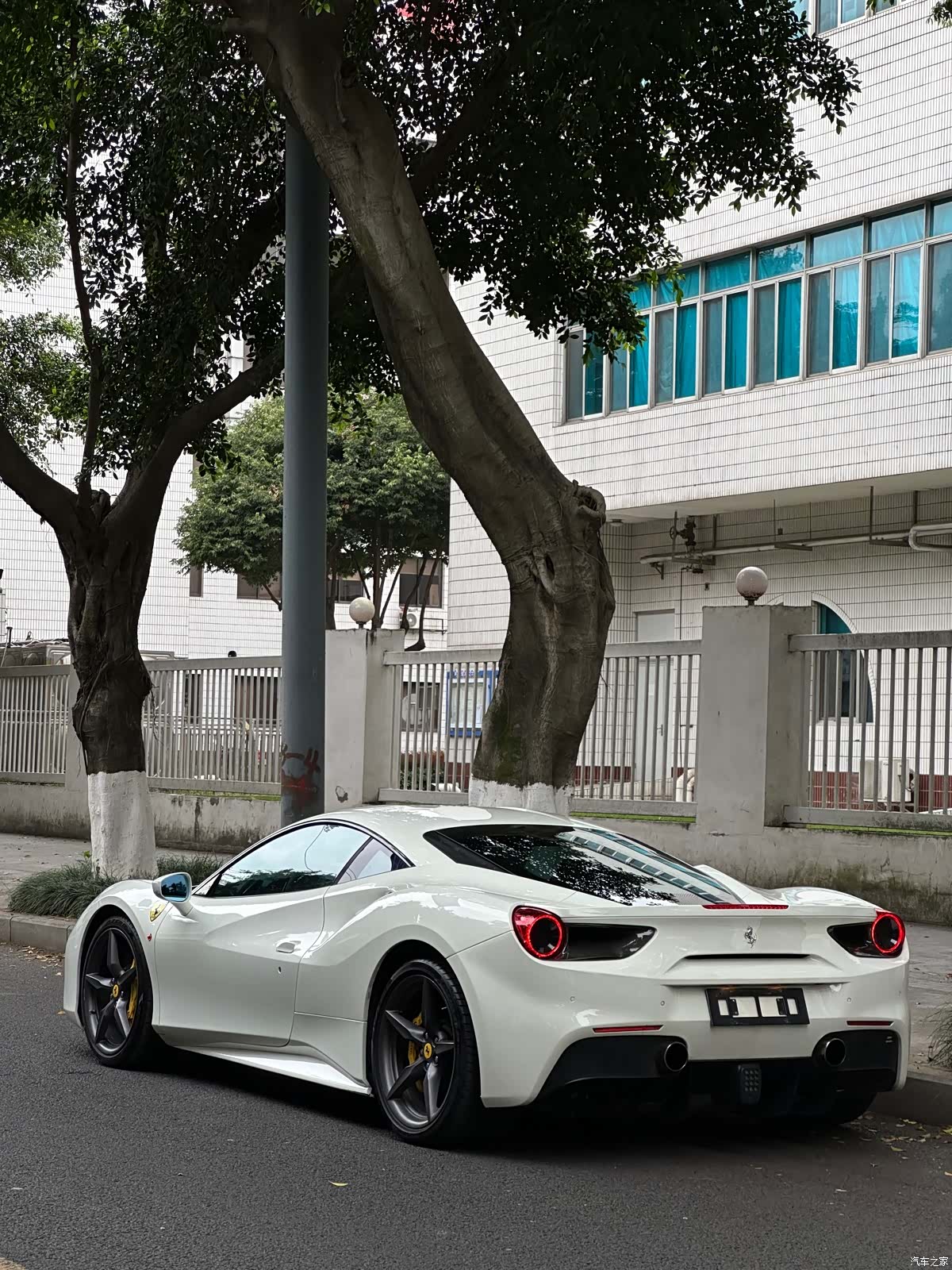 Ferrari 488, 2016 19