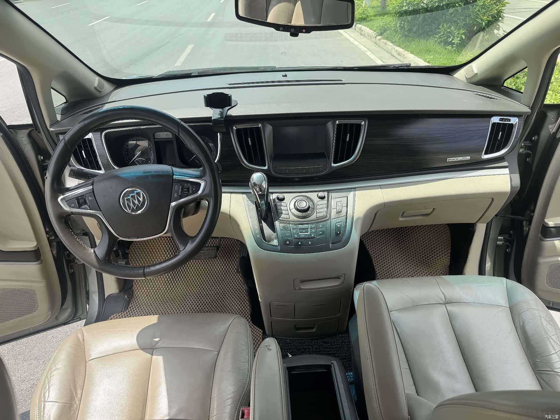 Buick GL8, 2012 27