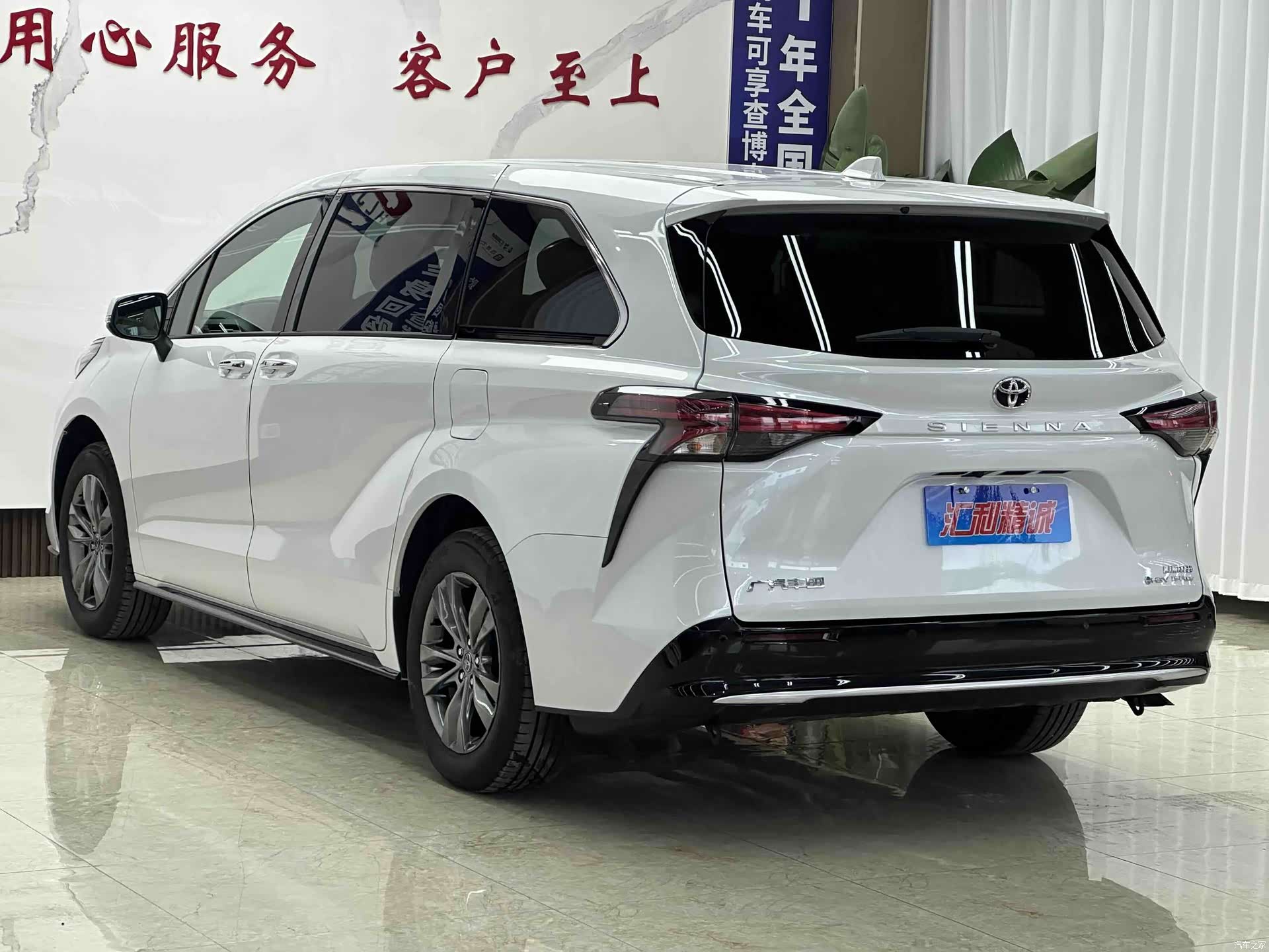 Toyota Sienna, 2025 4