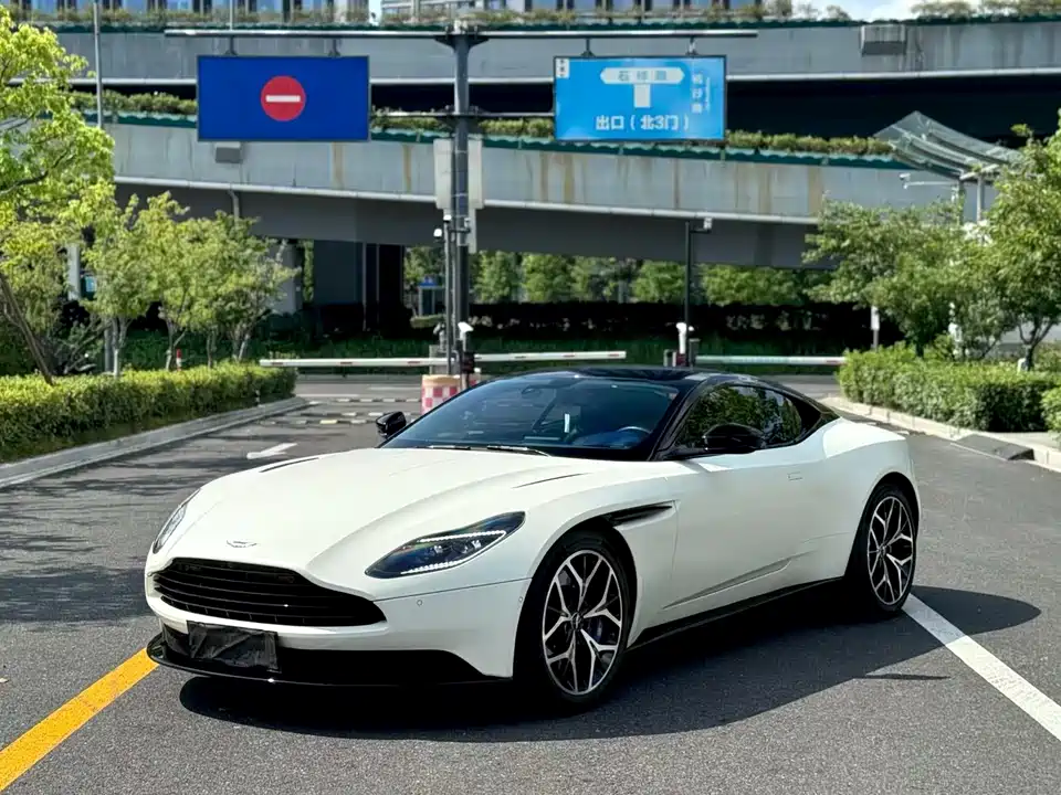 Aston Martin DB11