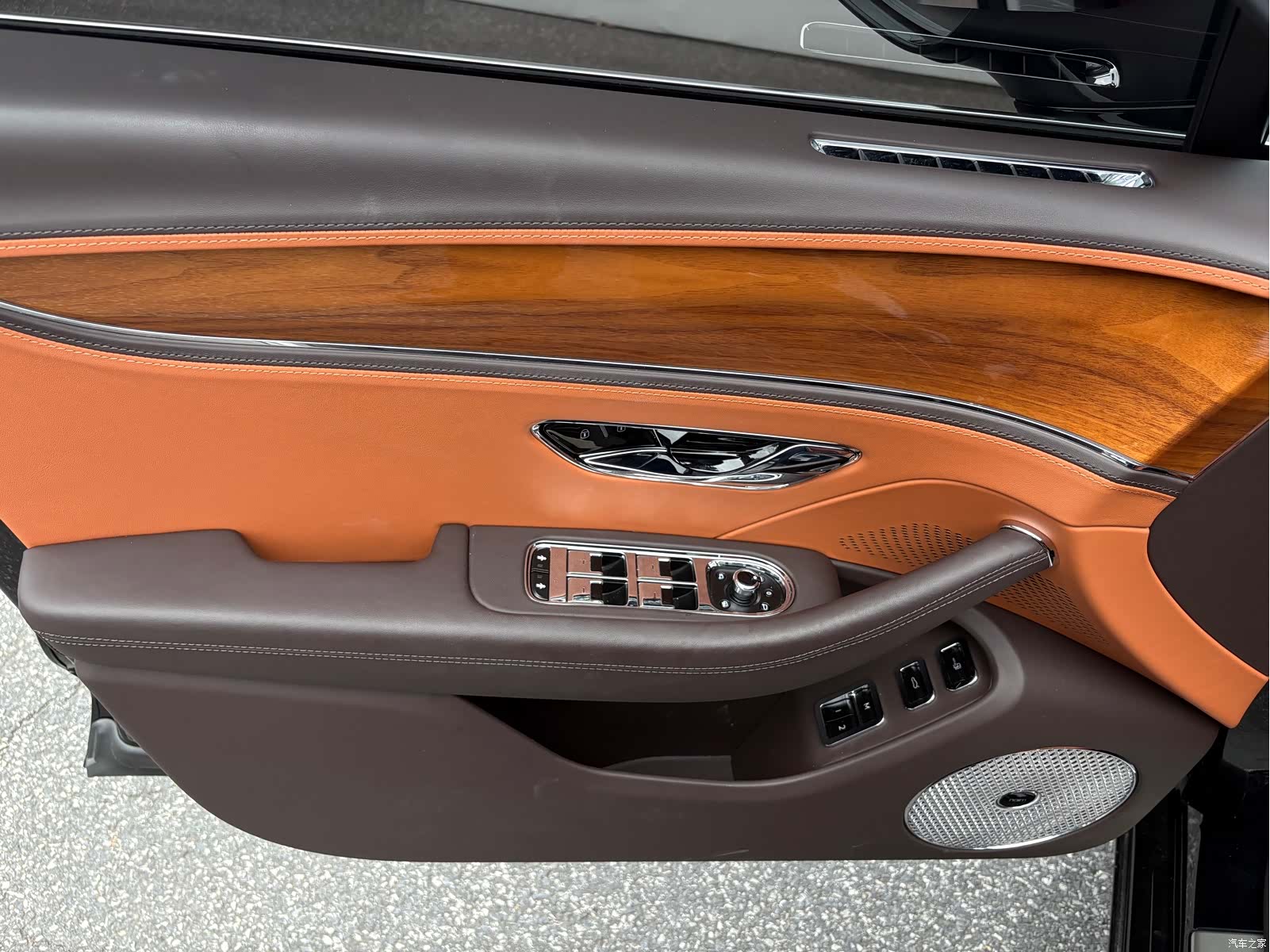 Bentley Flying Spur, 2023 21