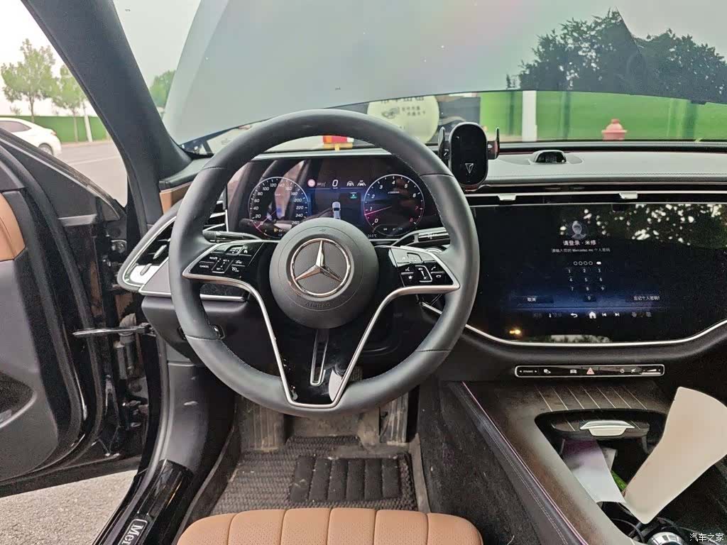 Mercedes-Benz E-Class, 2024 3