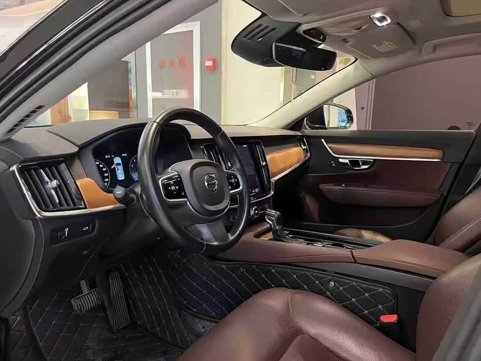 Volvo S90