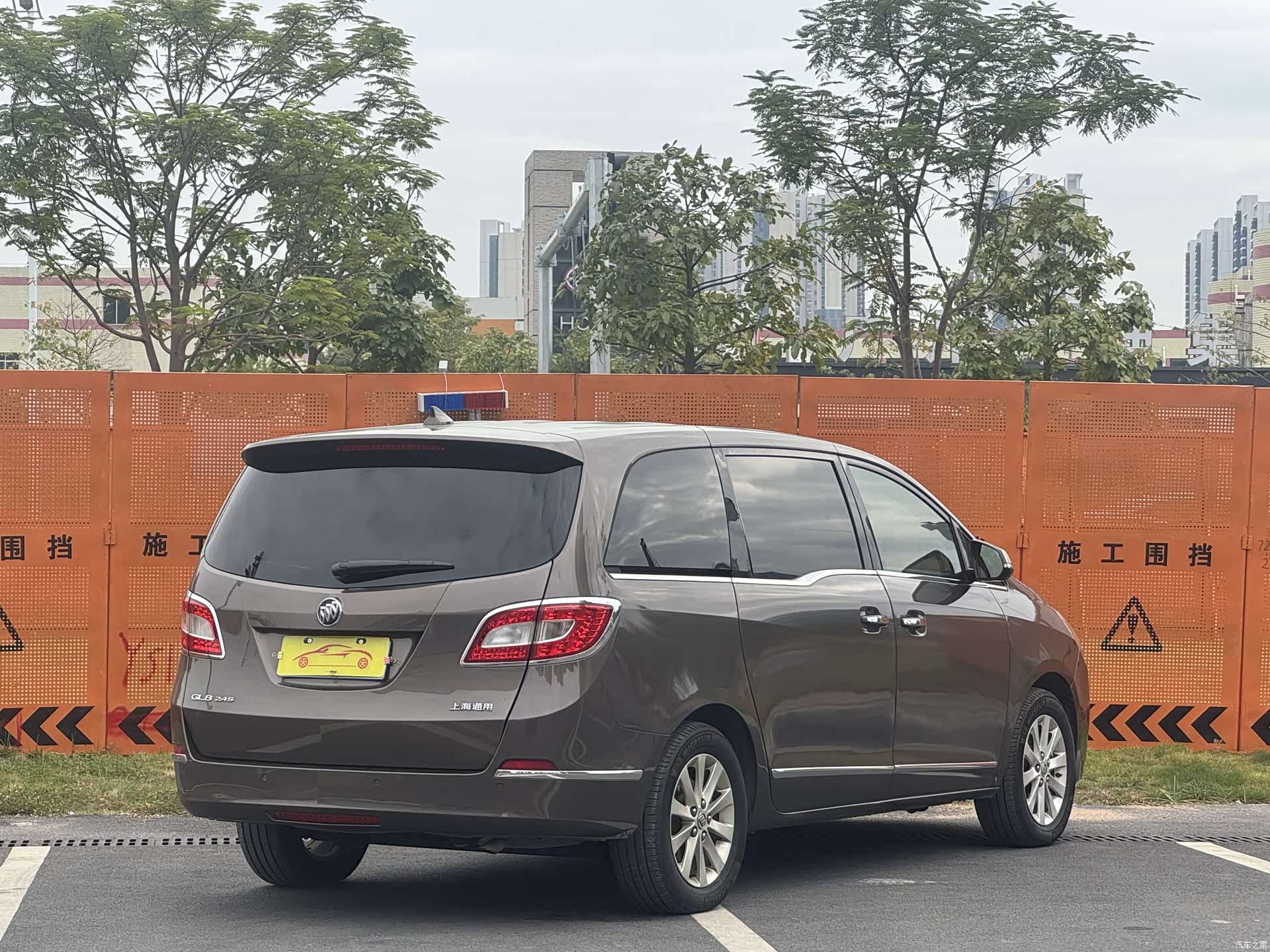 Buick GL8, 2011 3