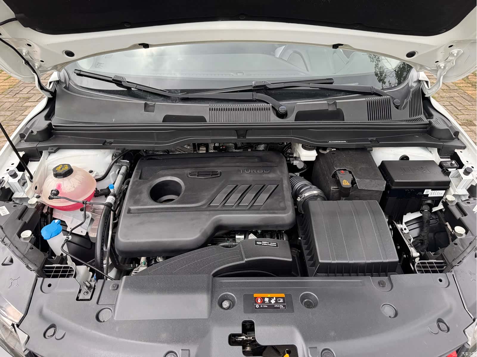 Geely Coolray, 2022 13