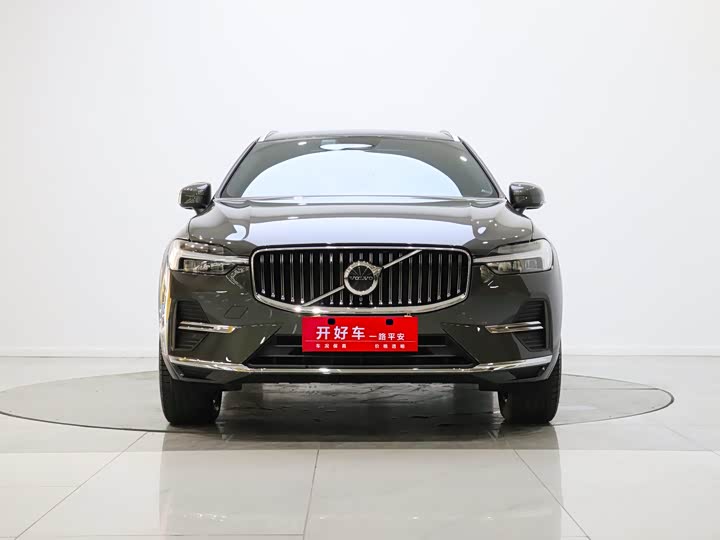 Volvo XC60 2022 — фото 1