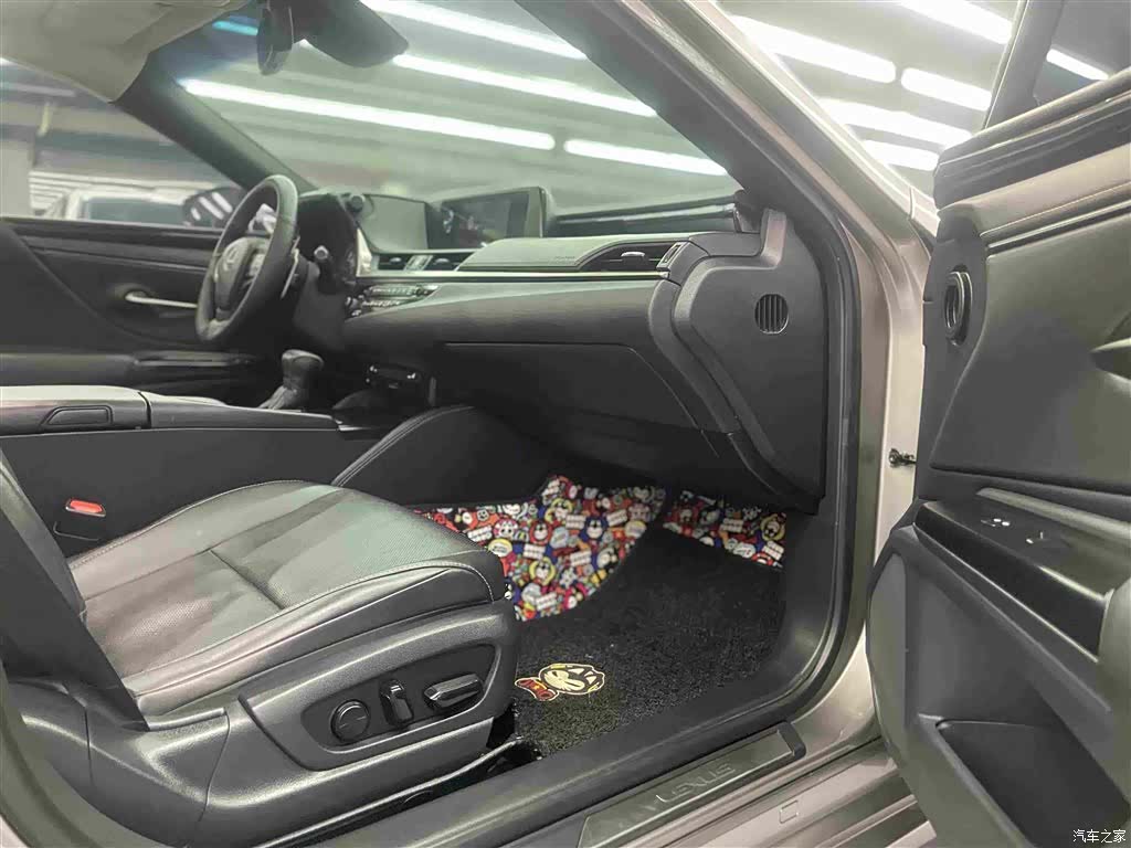 Lexus ES, 2019 17