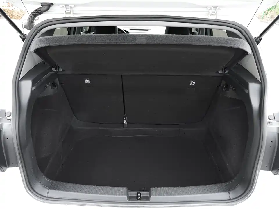 Volkswagen Exploring the shadow