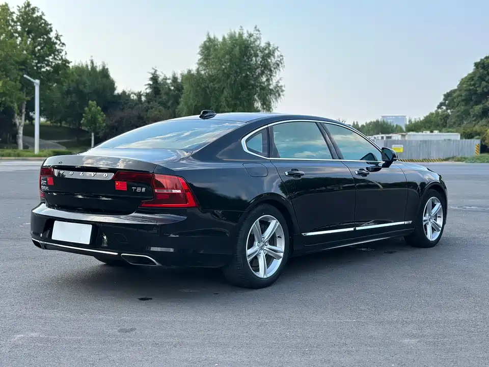 Volvo S90