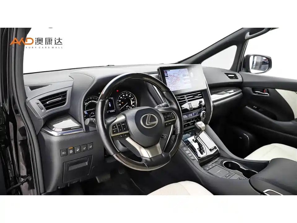 Lexus LM