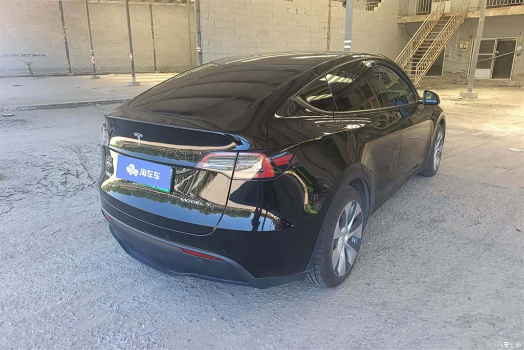 Tesla Model Y, 2023 3