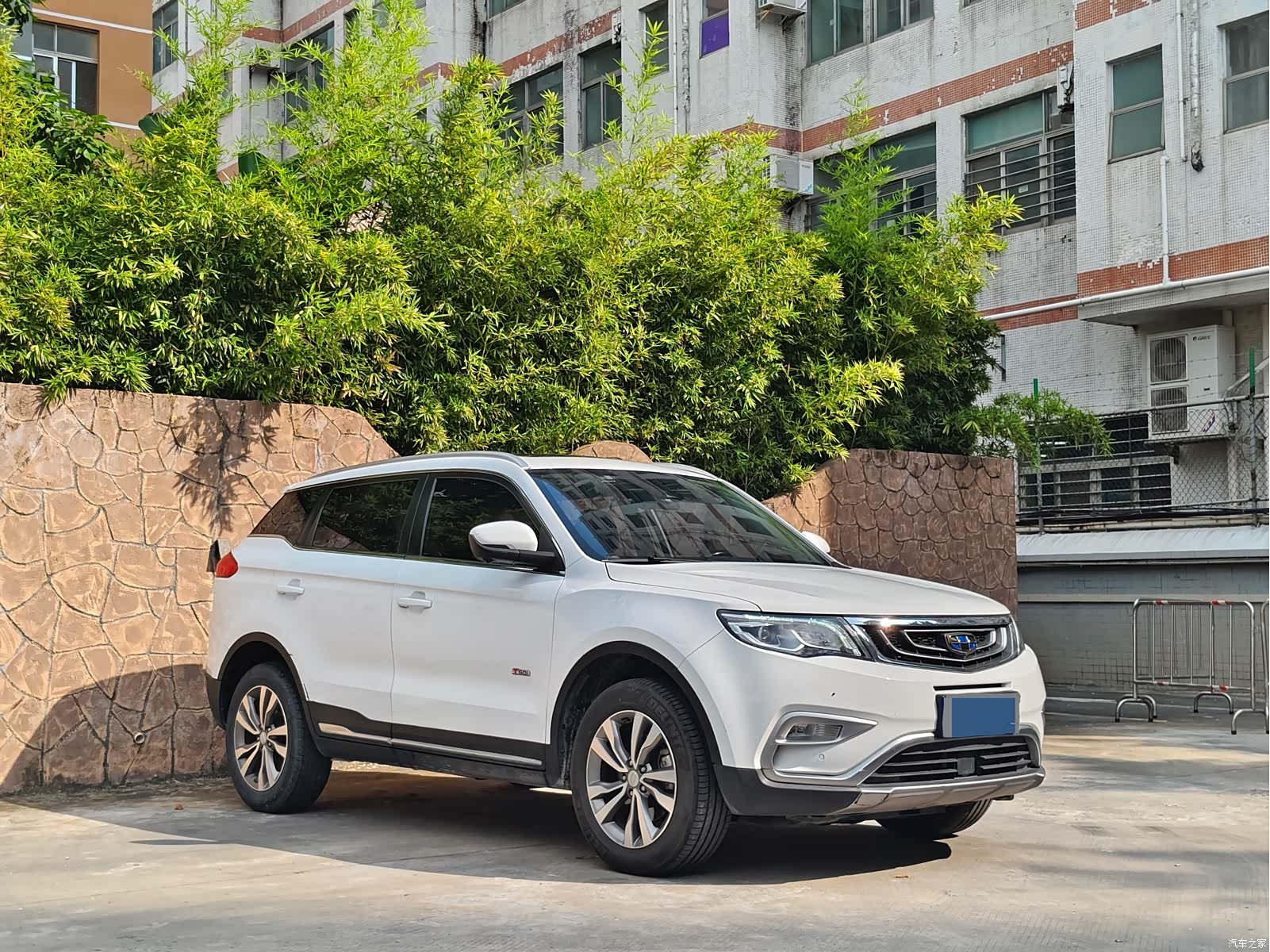 Geely Boyue, 2016 3