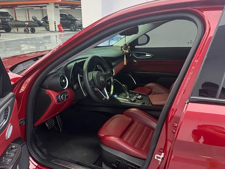 Alfa Romeo Giulia 2017 2.0T 280HP Luxury