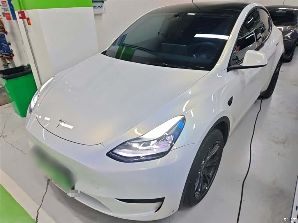 Tesla Model Y, 2023 1
