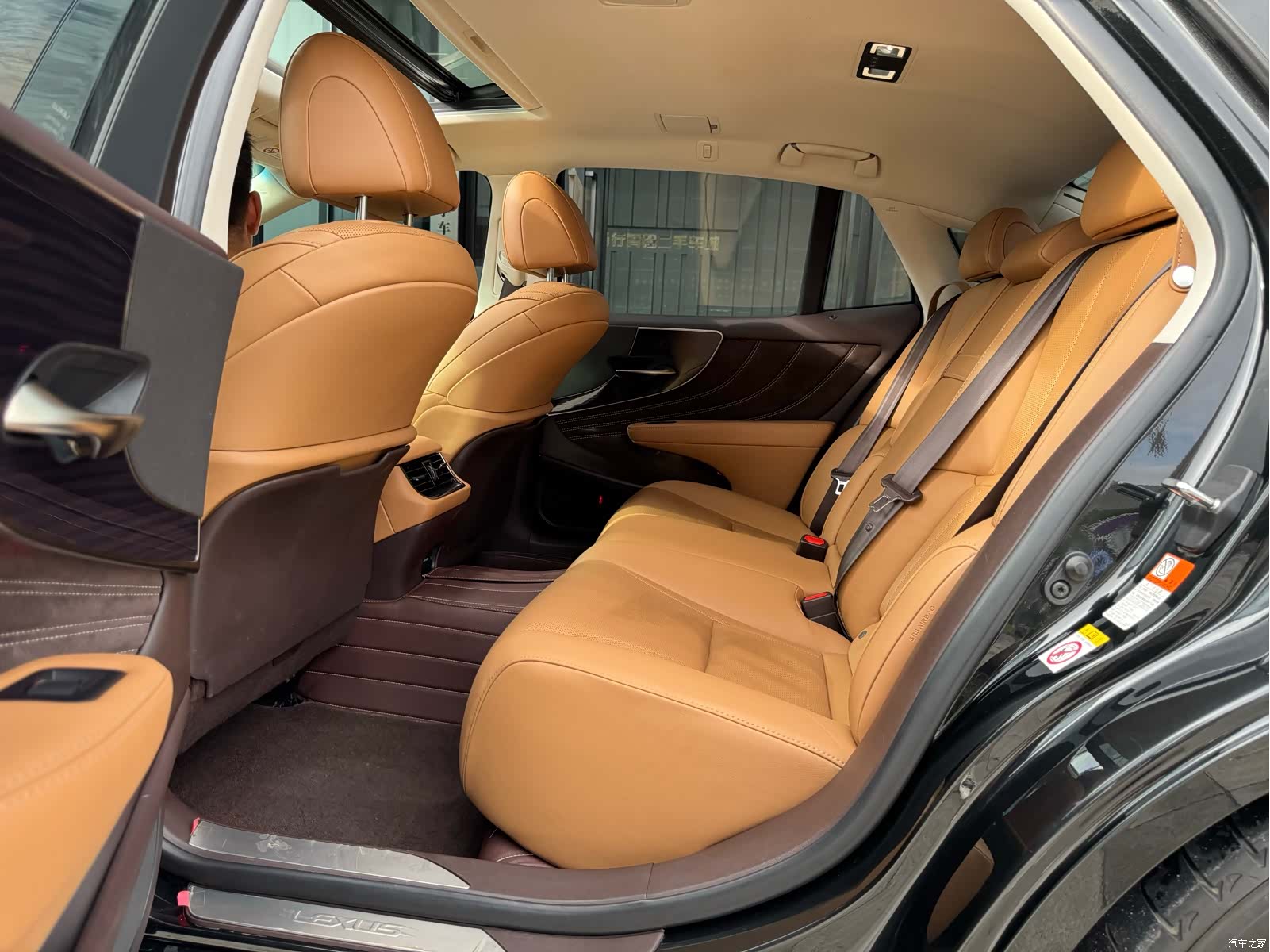 Lexus LS, 2019 9