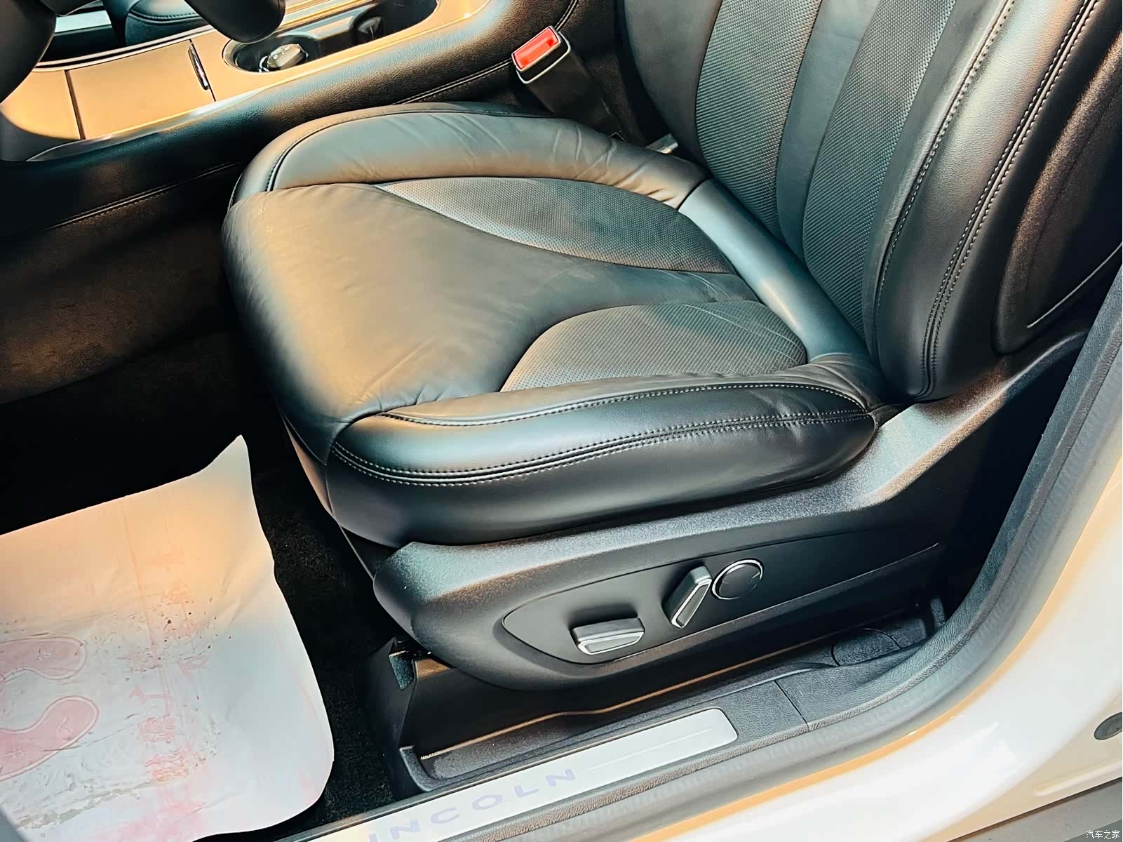 Lincoln MKC, 2015 14