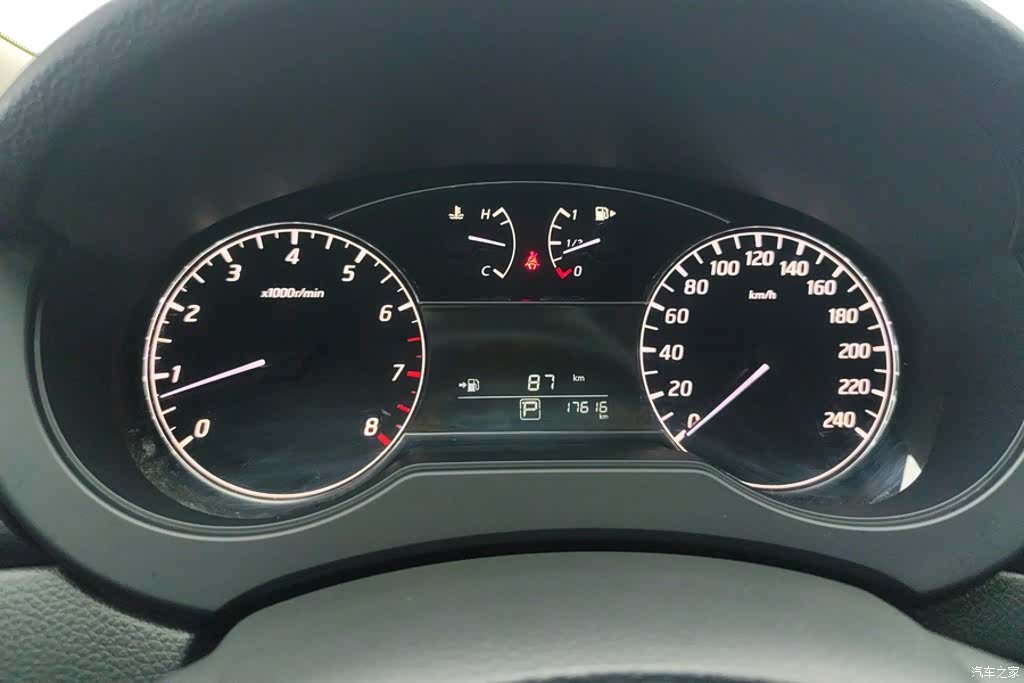 Nissan Tiida, 2024 14