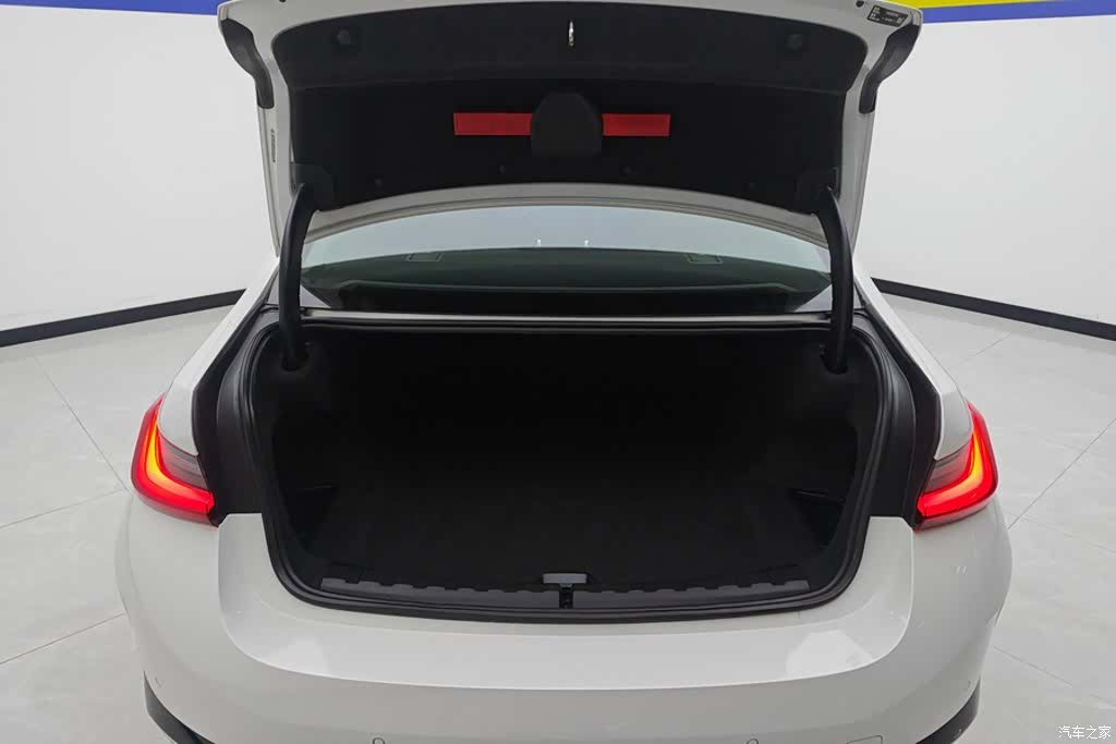 BMW i3, 2023 4