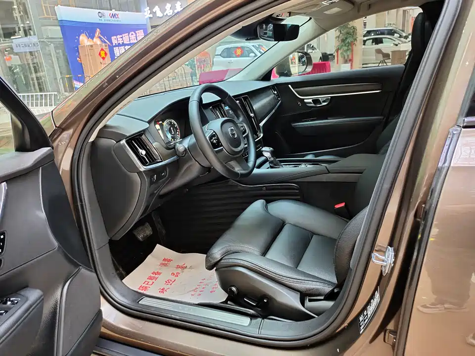Volvo V90