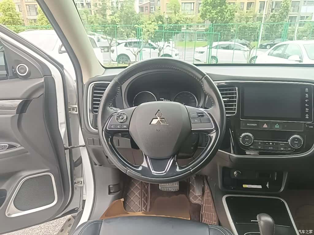 Mitsubishi Outlander, 2019 11